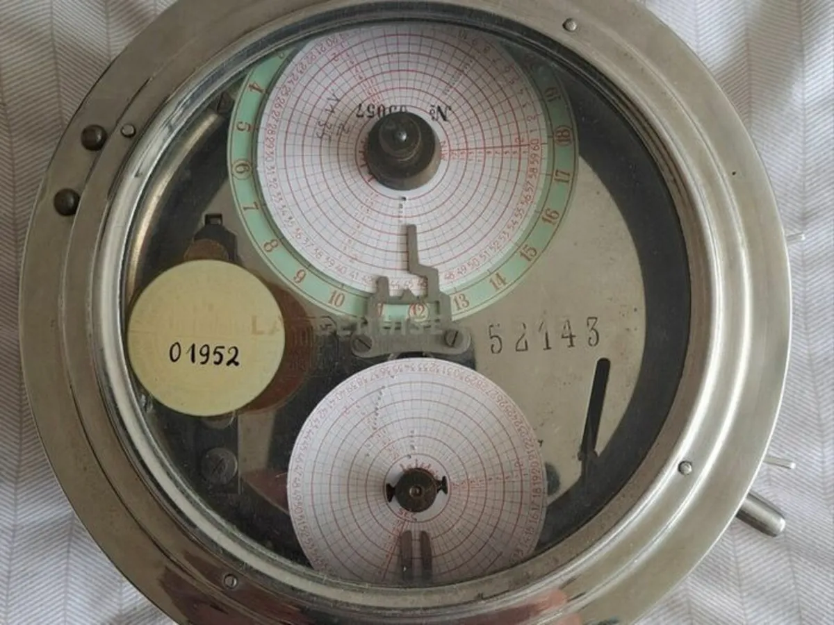 Antique Racing Pigeon Clock - Image 4