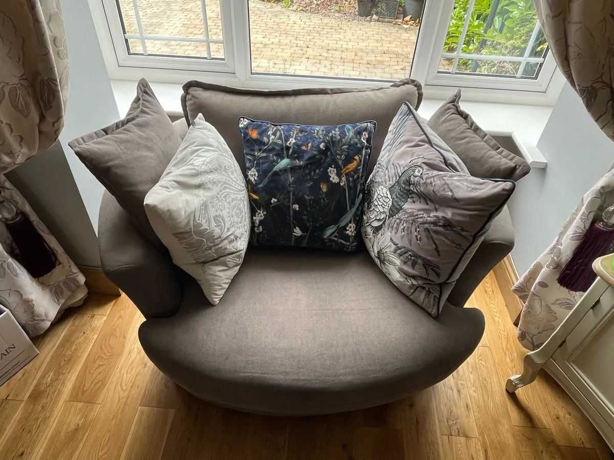 Single Swivel arm chair - Image 2