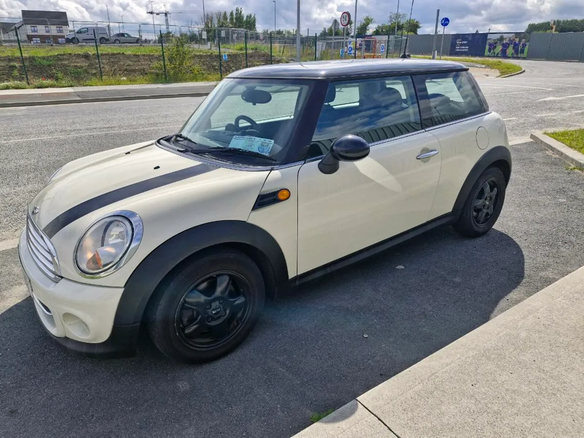 2011 Mini Cooper - Image 2
