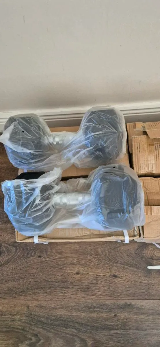 Brand new 2x20 kilo hex dumbbells - Image 2