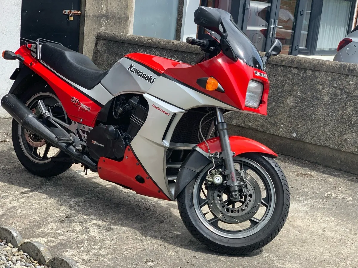 Kawasaki gpz 900r 1985 - Image 1