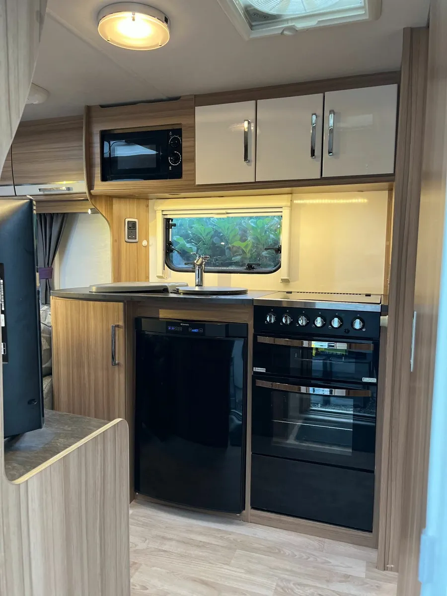 2015 Lunar Eclipse 15/2 – 2 Berth Caravan - Image 2