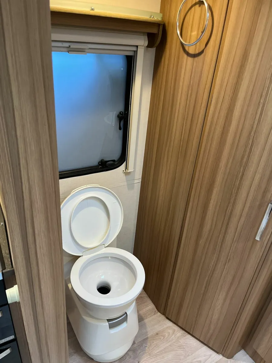 2015 Lunar Eclipse 15/2 – 2 Berth Caravan - Image 3
