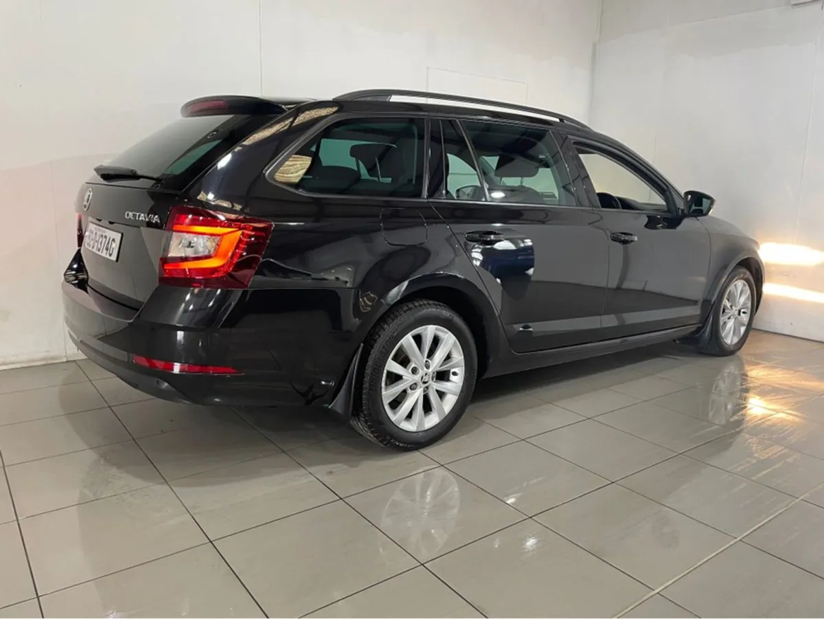 Skoda Octavia Ambition 1.6 TDI 115HP Full Service - Image 3