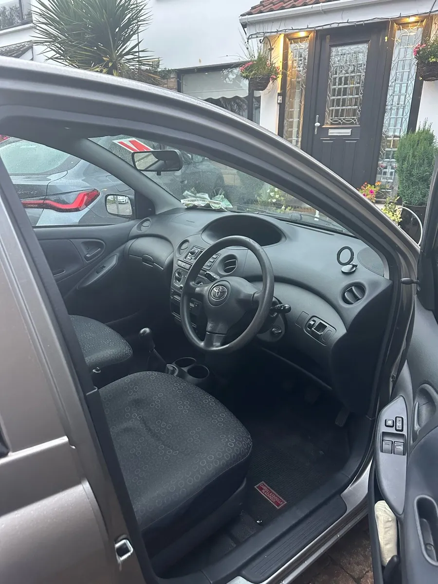 Toyota Yaris - Image 2