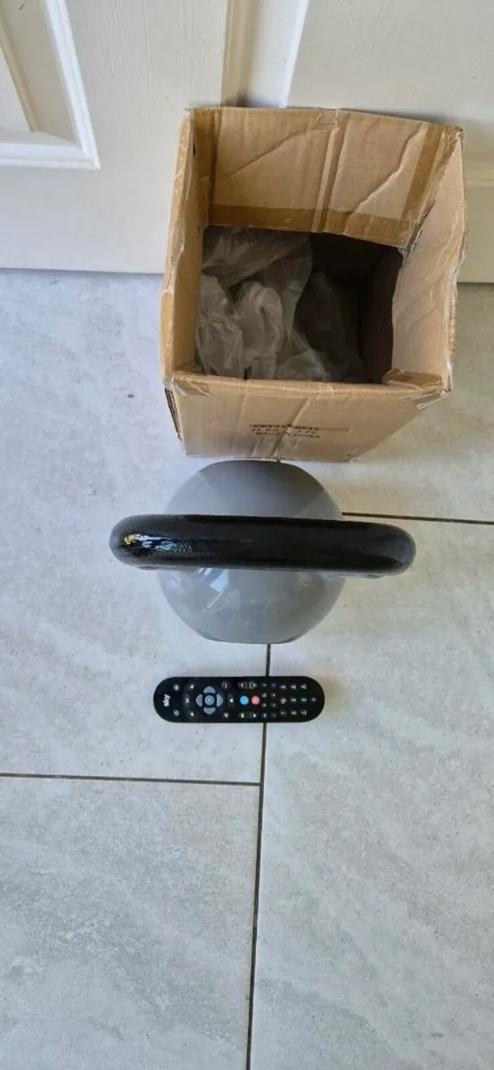Brand new large 28 kilo cast iron kettlebell - Image 4