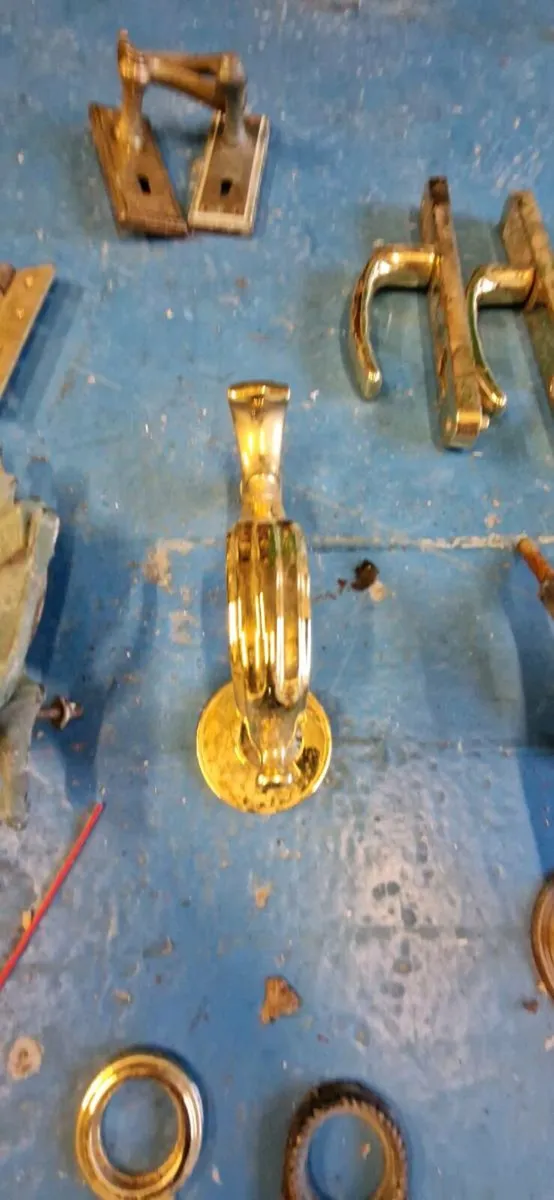 Old brass door furniture - Image 2