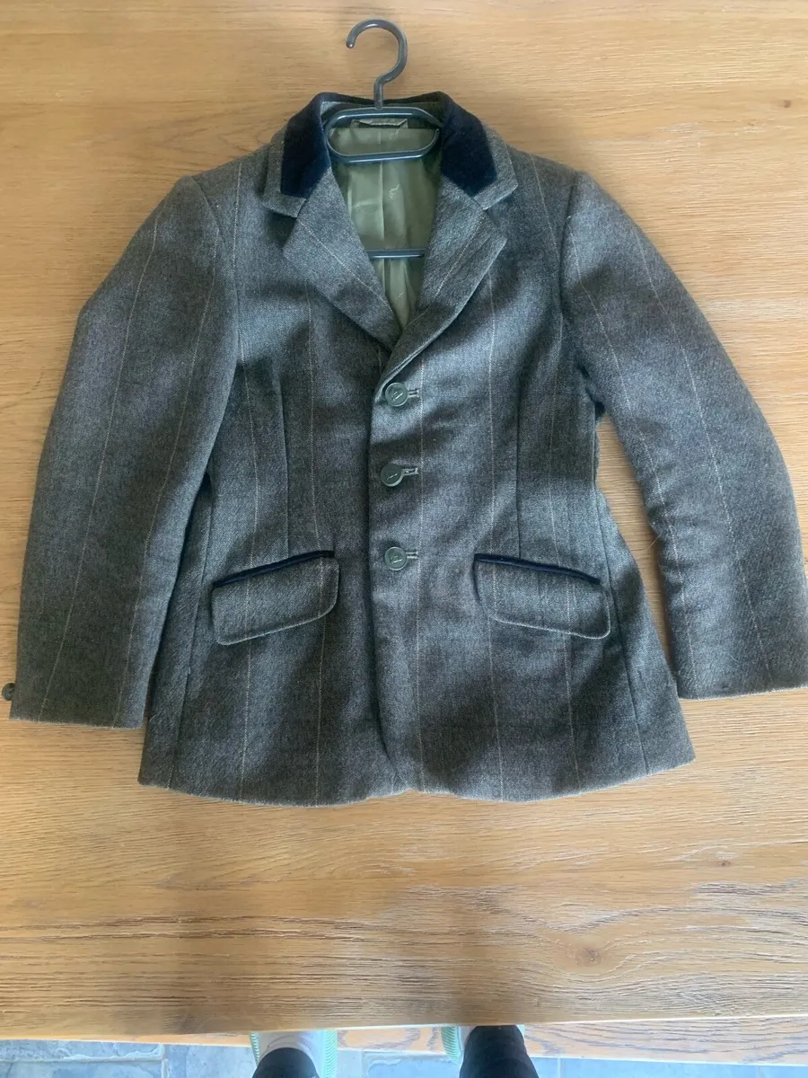 Children's riding jackets and jodhpurs - Image 1