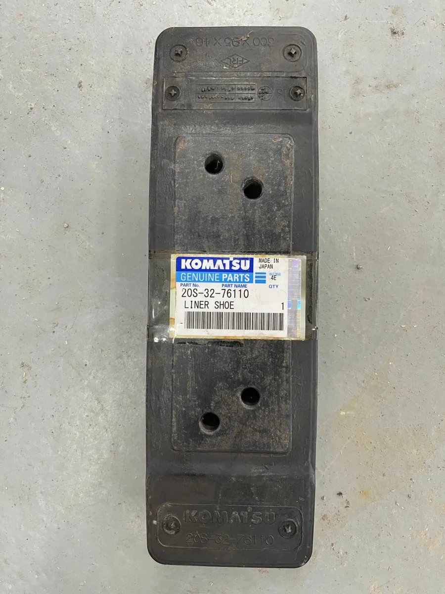 Komatsu PC26 PC30 Rubber Liner Shoe NEW - Image 3