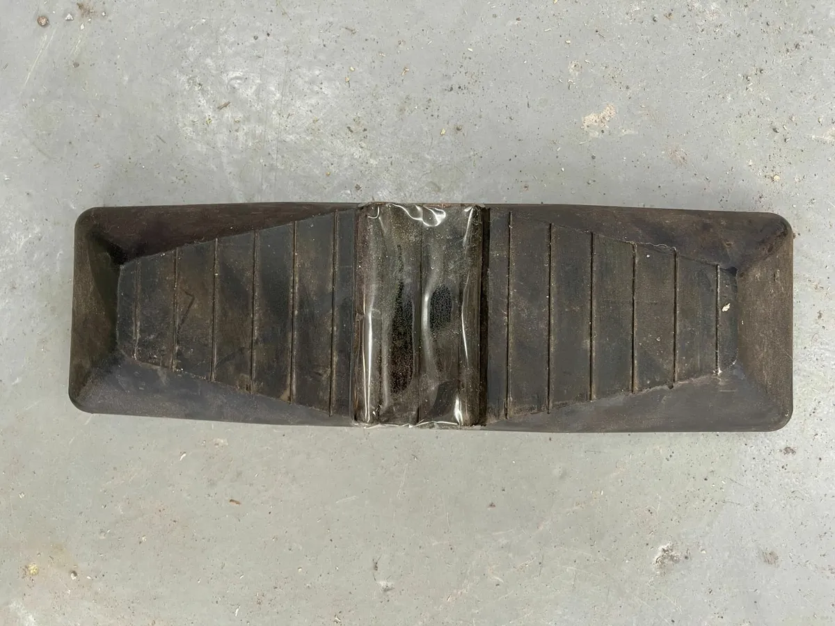Komatsu PC26 PC30 Rubber Liner Shoe NEW - Image 4