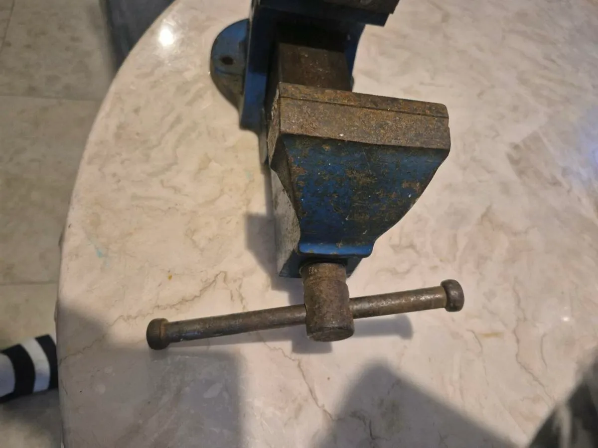 No4 Bench vice by Irwin Record cast iron bench vic - Image 3