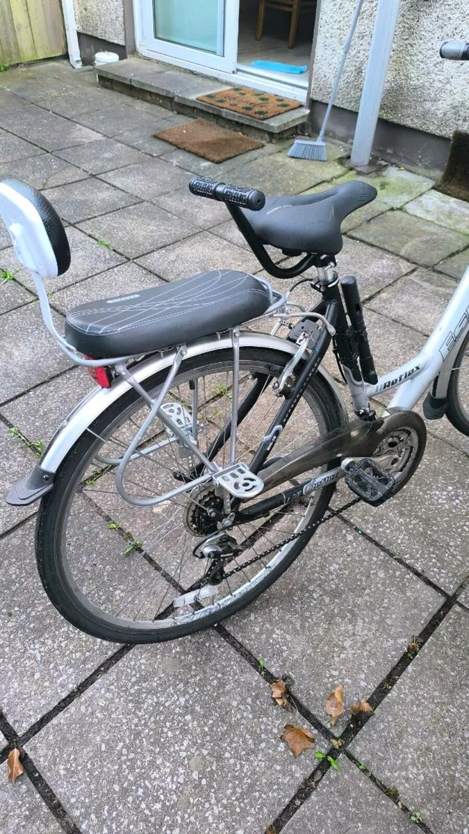 Bicycle with child seat - Image 3