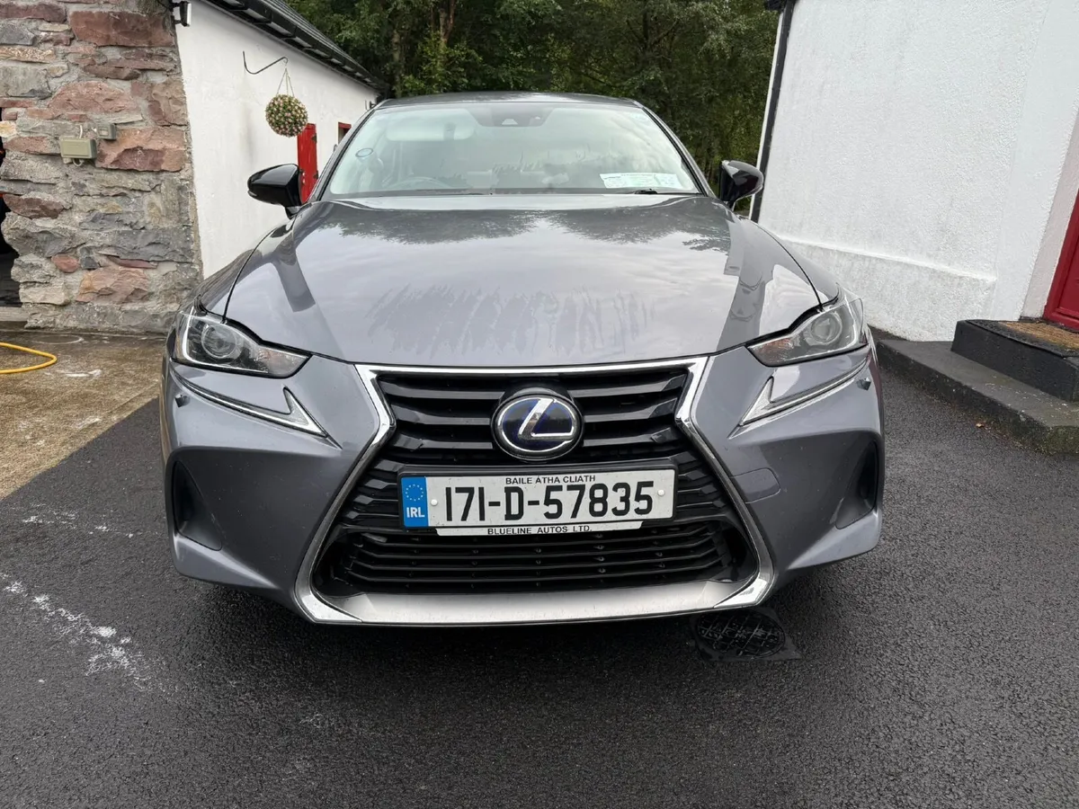 Lexus IS 2017 - Image 2
