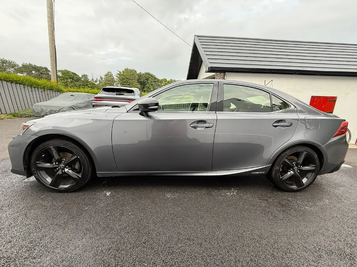 Lexus IS 2017 - Image 3