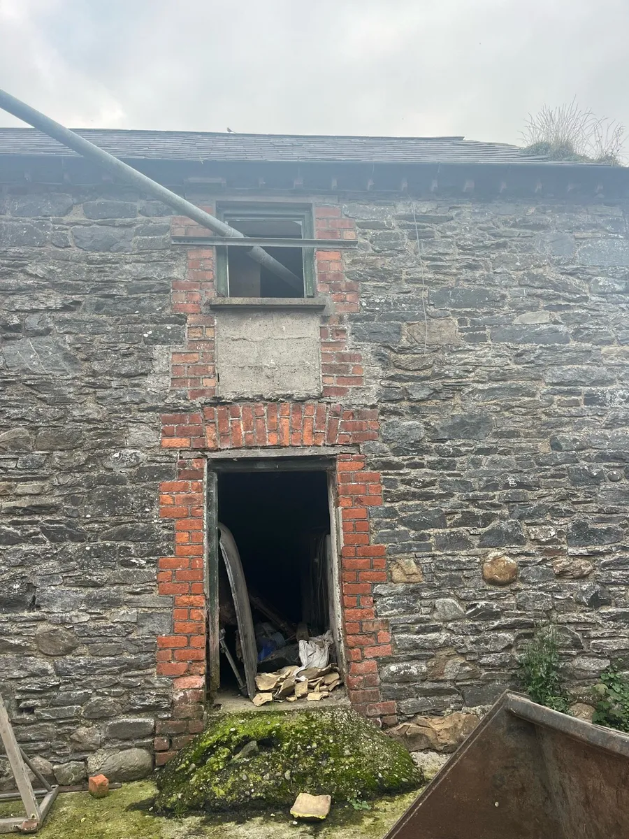 Farmhouse stone building - Image 2