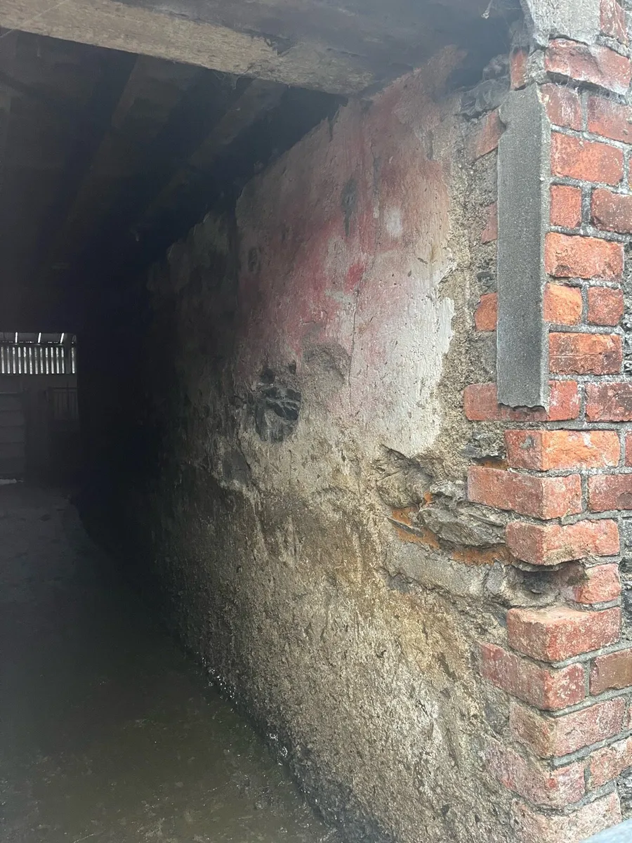 Farmhouse stone building - Image 4