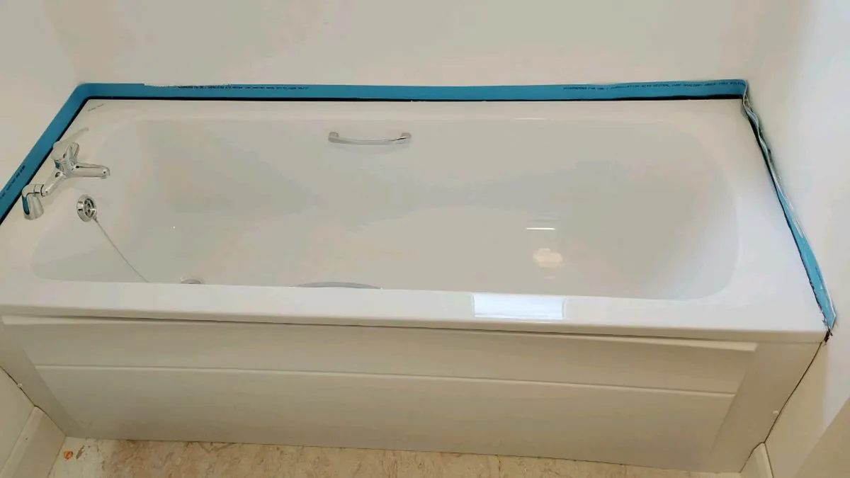 1700mm bathtub with railings+tap+panel - Image 1
