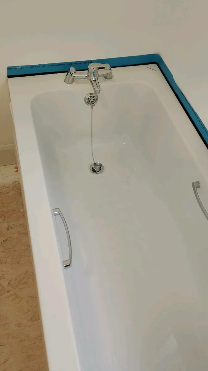 1700mm bathtub with railings+tap+panel - Image 2