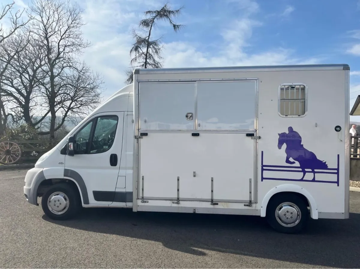 3.5 converted horse van - Image 4
