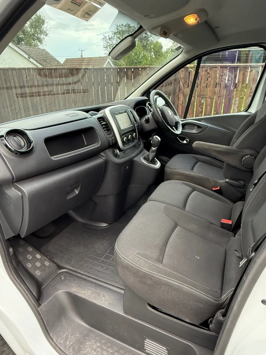 Renault Trafic 2021 - Image 2