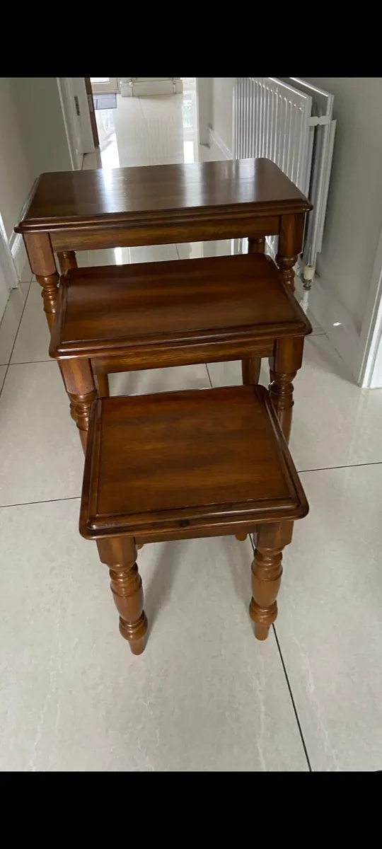 Nest of tables - Image 1