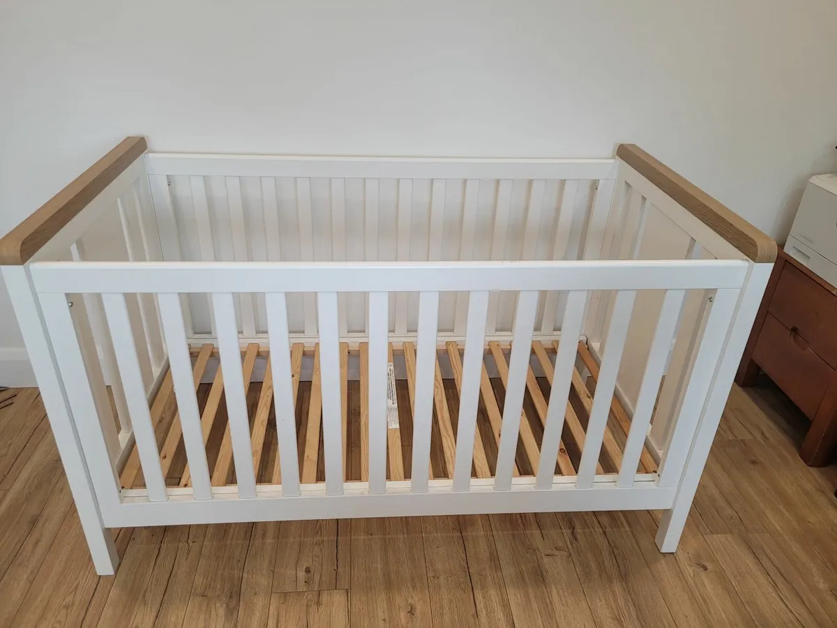 convertible cot - mamas and papas - Image 1