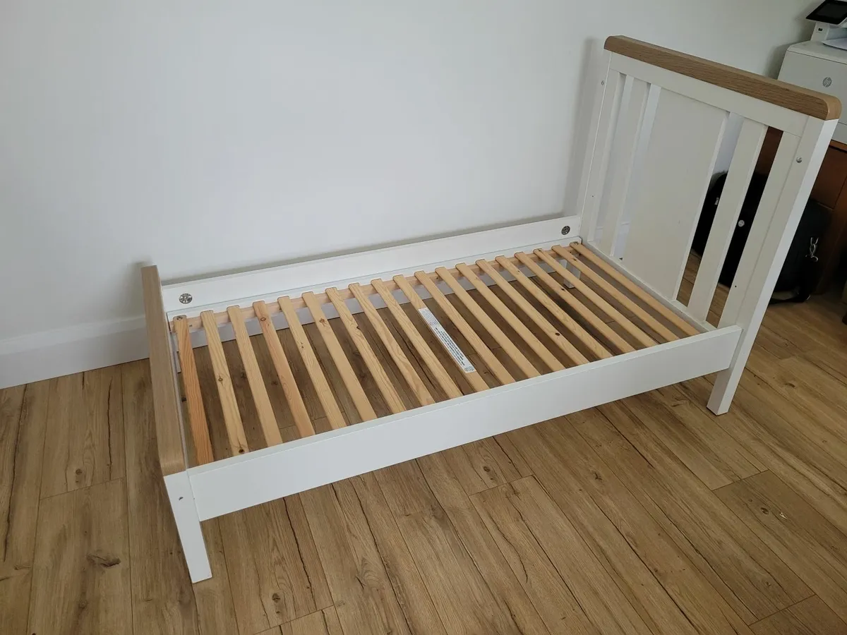 convertible cot - mamas and papas - Image 3
