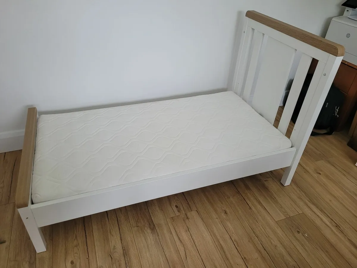 convertible cot - mamas and papas - Image 4