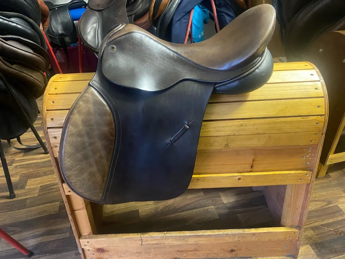 17” Black Country Leather saddle - Image 2