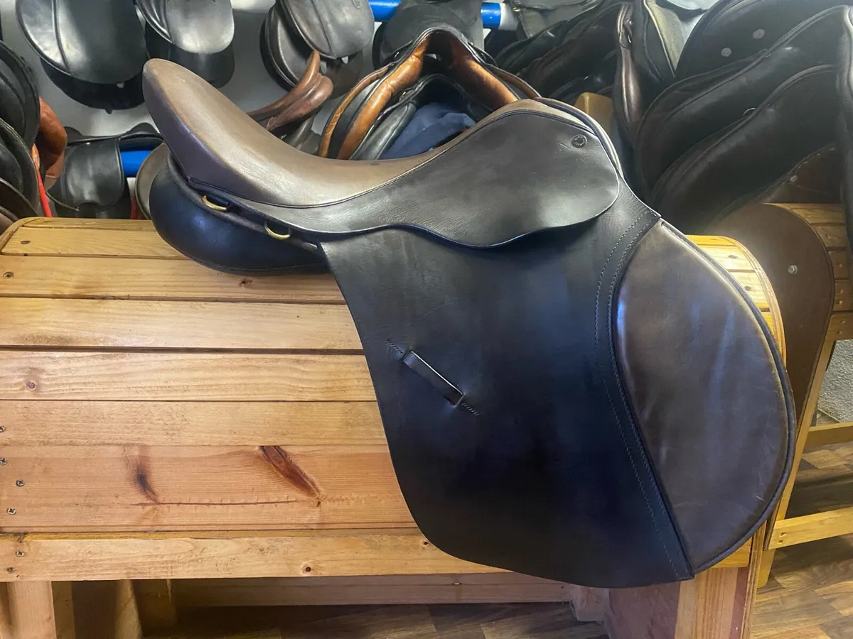 17” Black Country Leather saddle - Image 3
