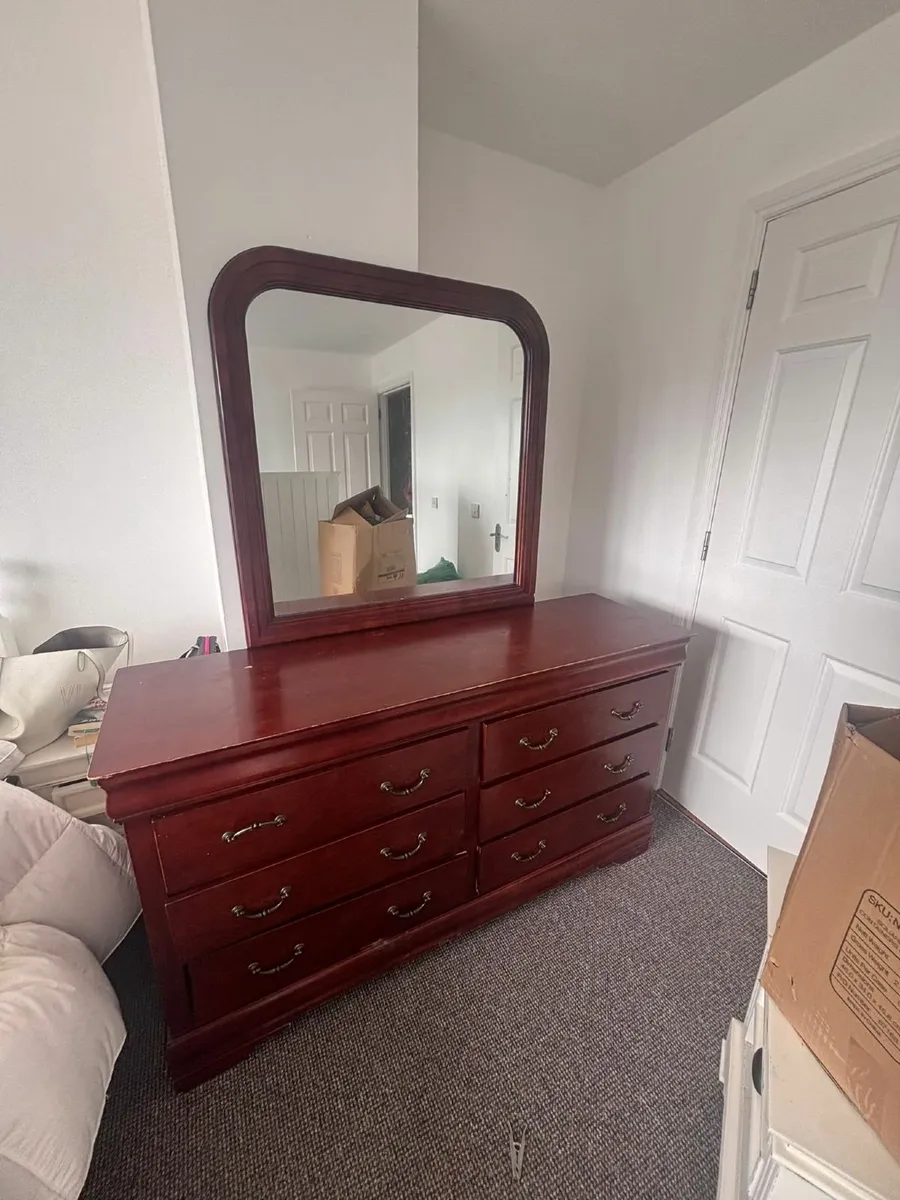 Chest of drawers plus mirror - Image 1