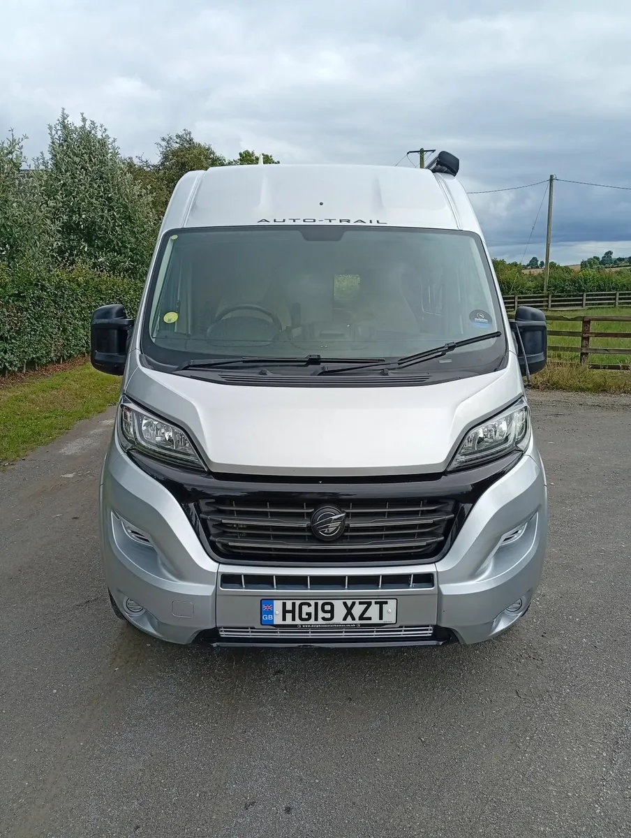 Campervan 2019 Auto-Trail V-Line 634 Sport - Image 2
