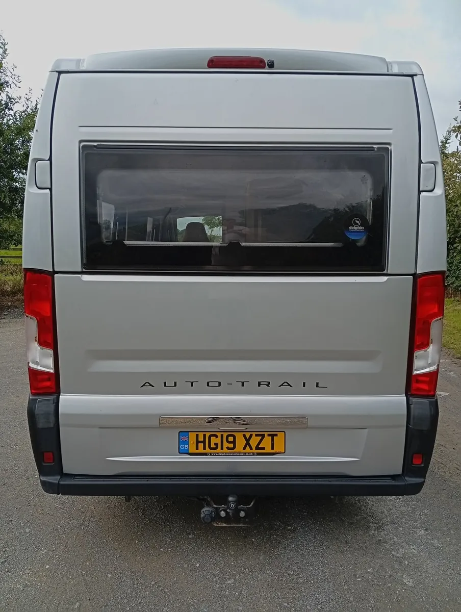 Campervan 2019 Auto-Trail V-Line 634 Sport - Image 4