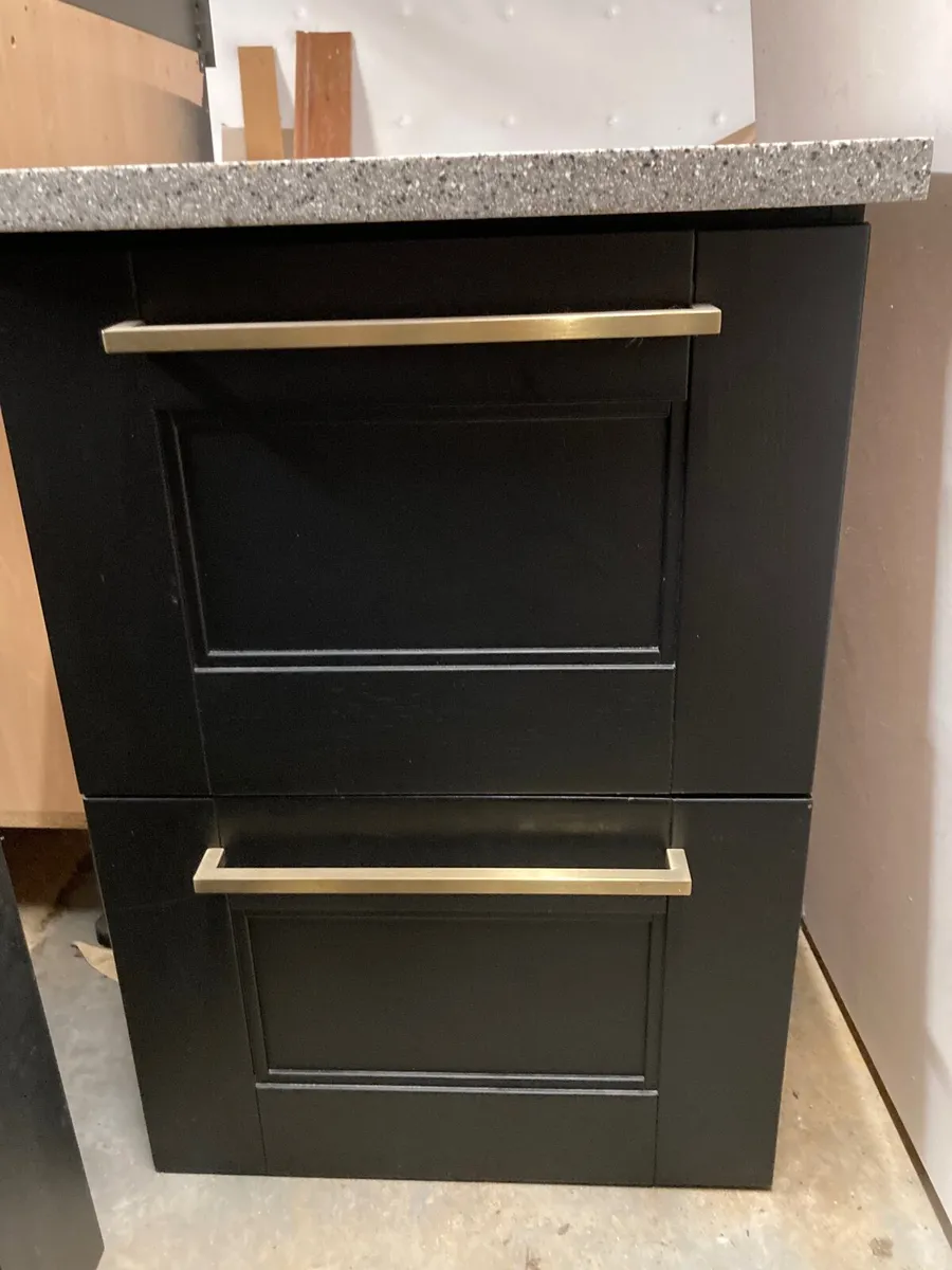 Kitchen and bathroom units - Image 1
