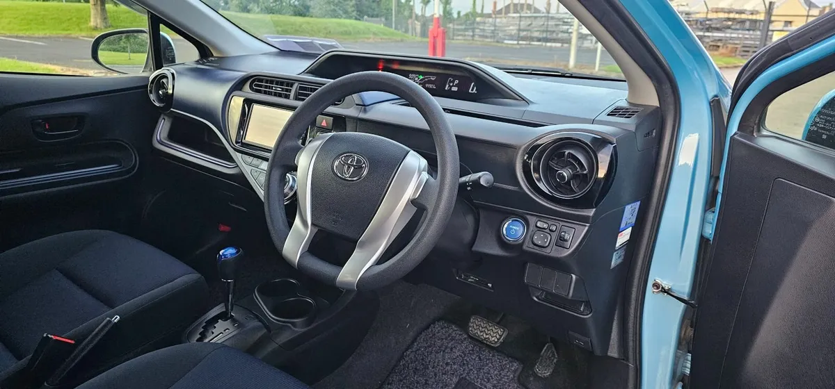 Toyota AQUA 2017 Auto push start - Image 3