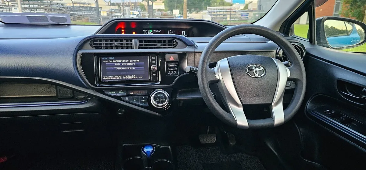 Toyota AQUA 2017 Auto push start - Image 4
