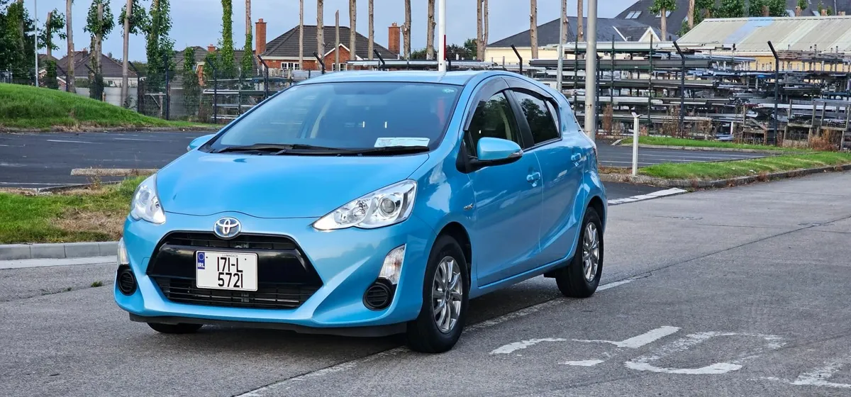 Toyota AQUA 2017 Auto push start - Image 1