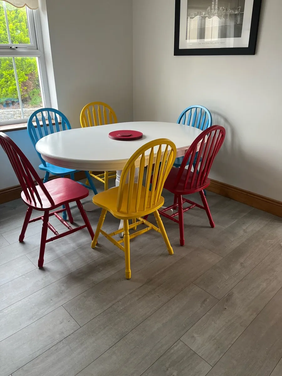 Table and chairs - Image 1