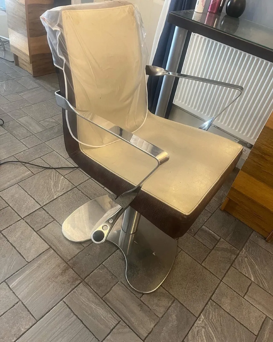 Hair salon basin and styling chair - Image 2