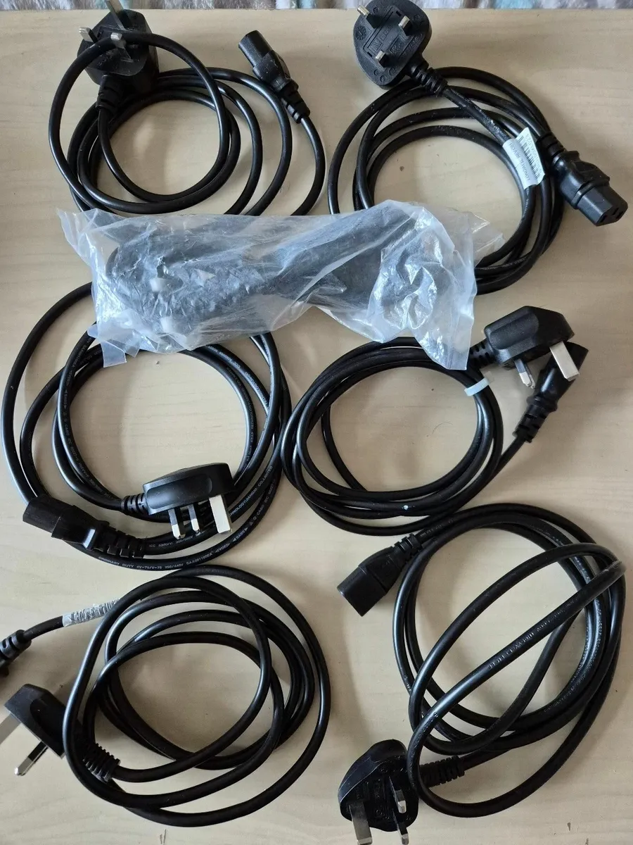 Mains/power cable(s) for computer or monitor. - Image 1