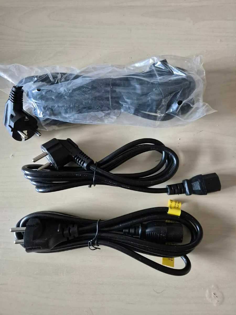 Mains/power cable(s) for computer or monitor. - Image 3
