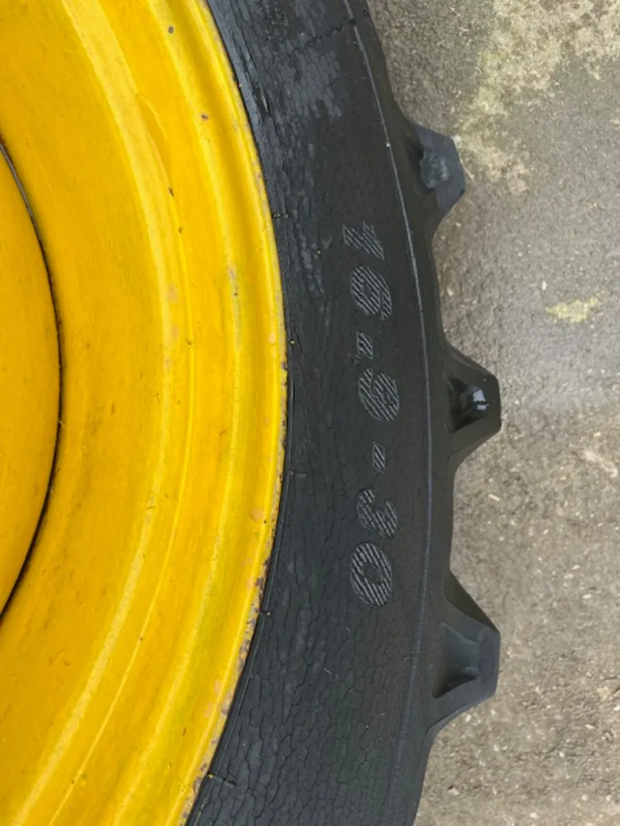 16.9 x 30 MF Solid Wheels - Image 4