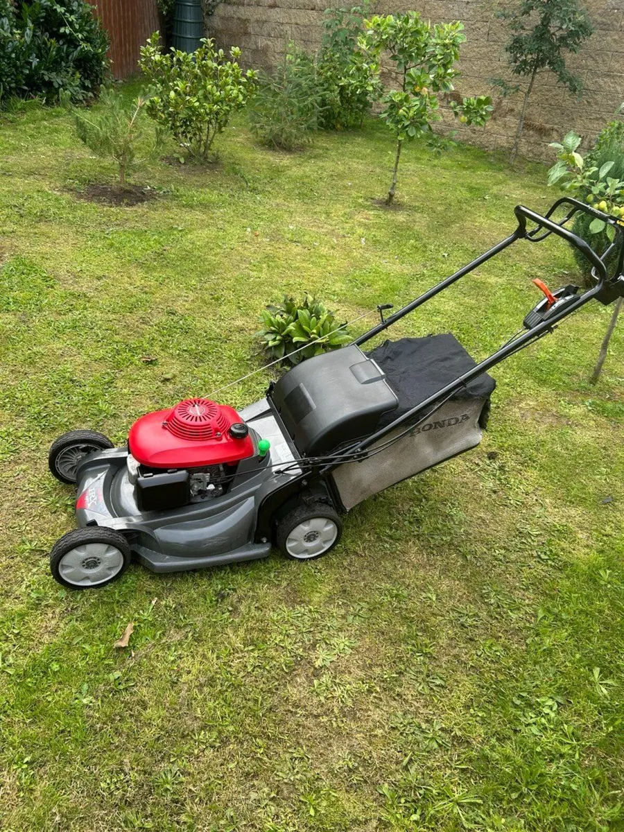 Honda HRX537 lawnmower - Image 2