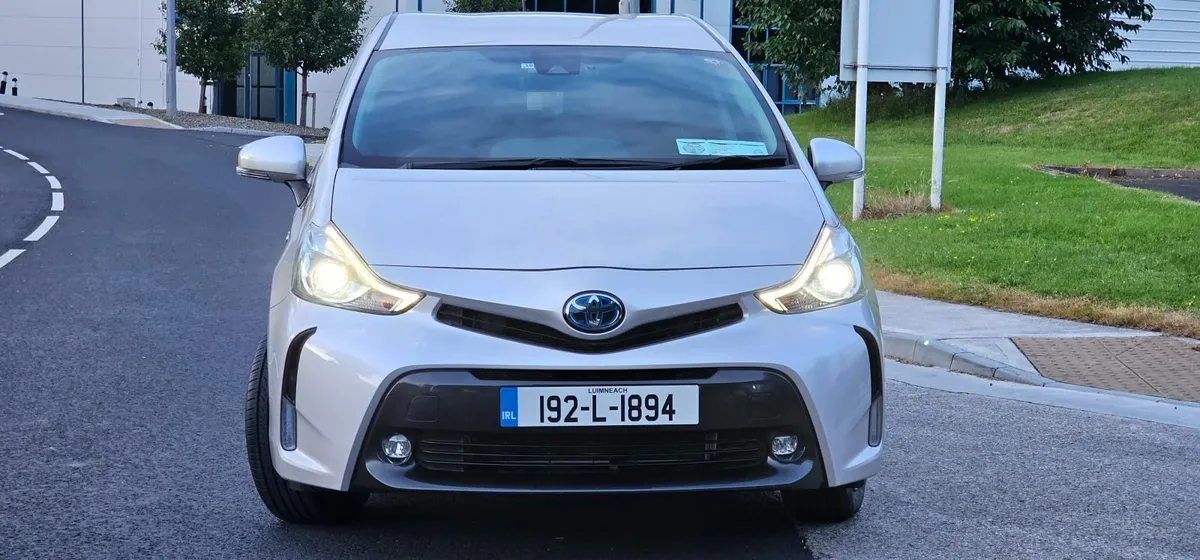 Toyota Prius 2019 7 seater - Image 2