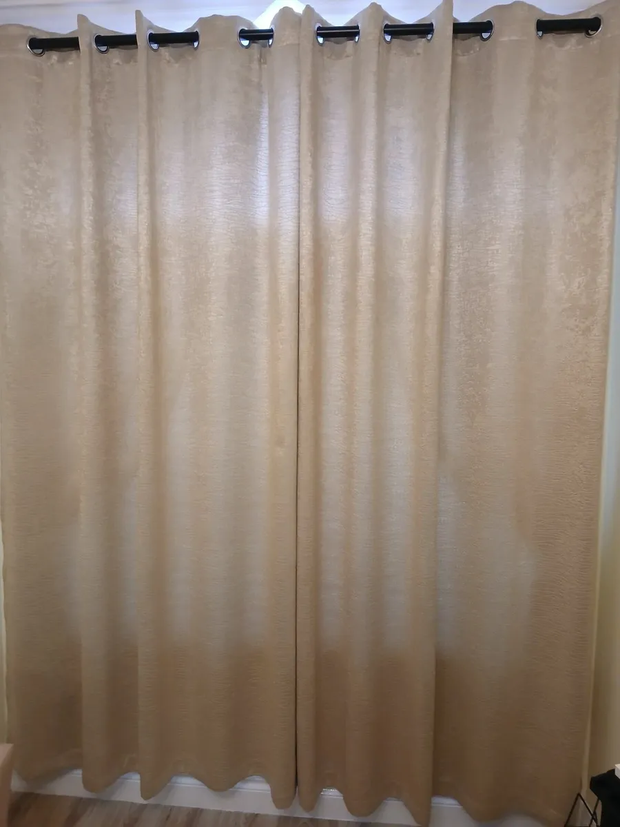 Curtains - Image 2
