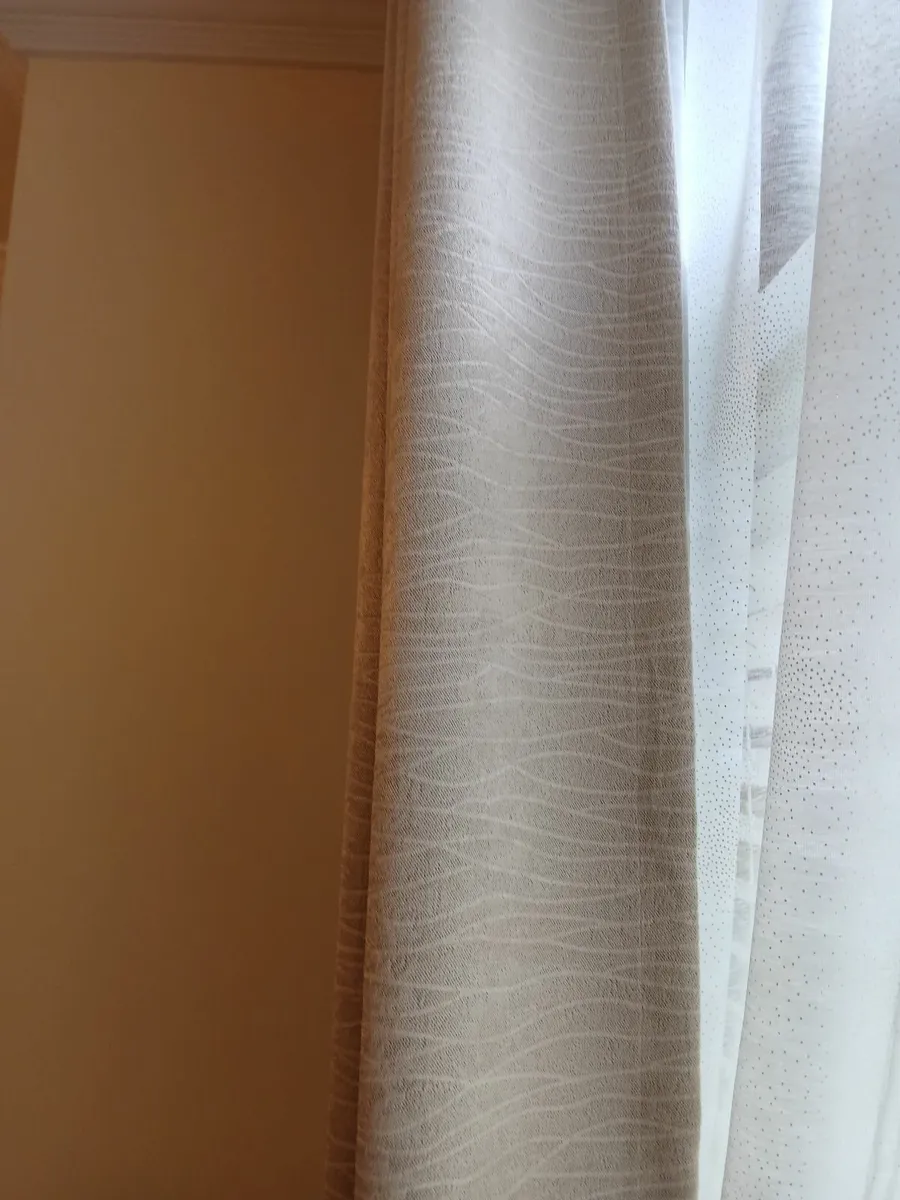Curtains - Image 3
