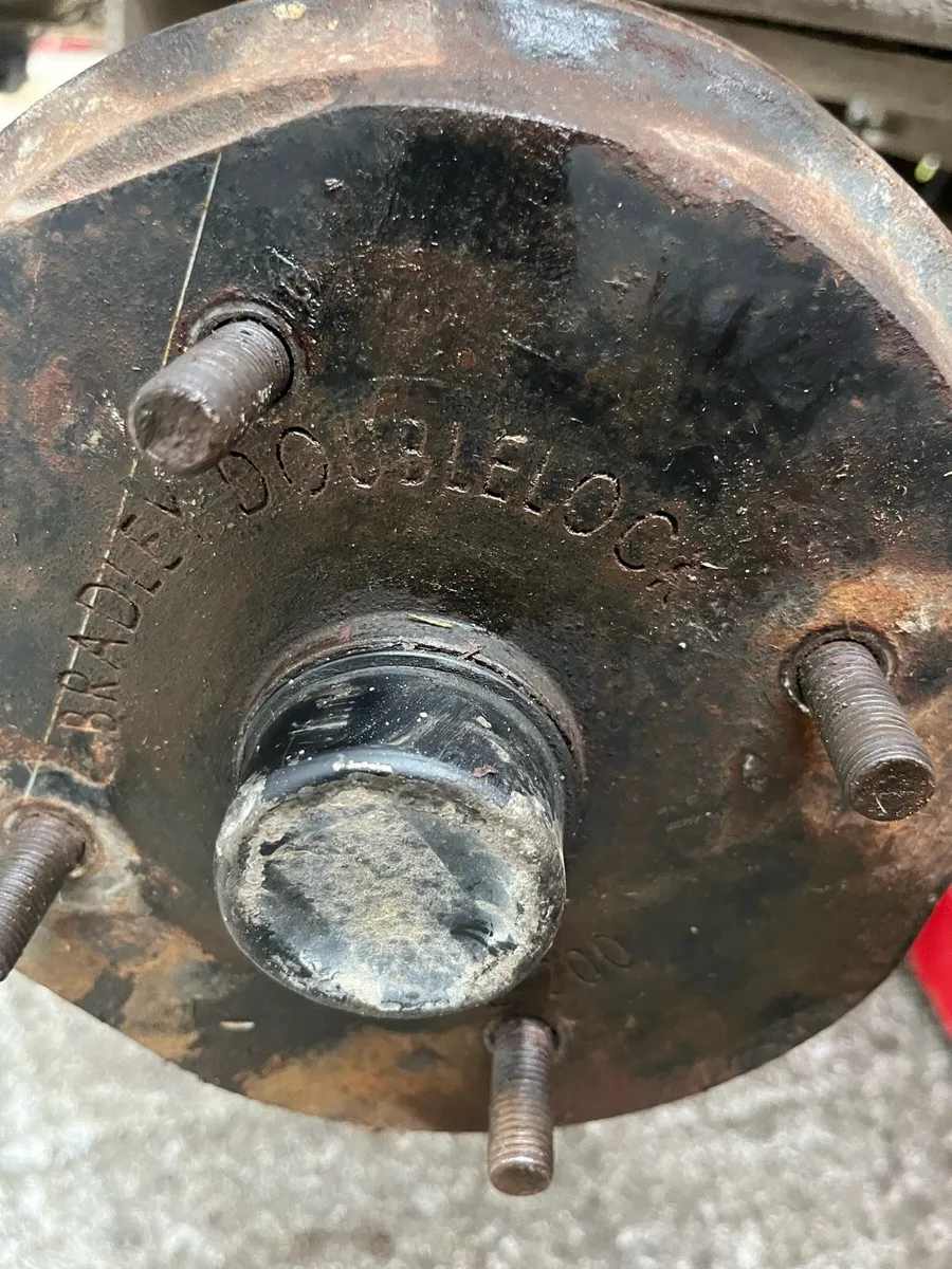 Wanted Bradley double lock  type 200 hub - Image 1