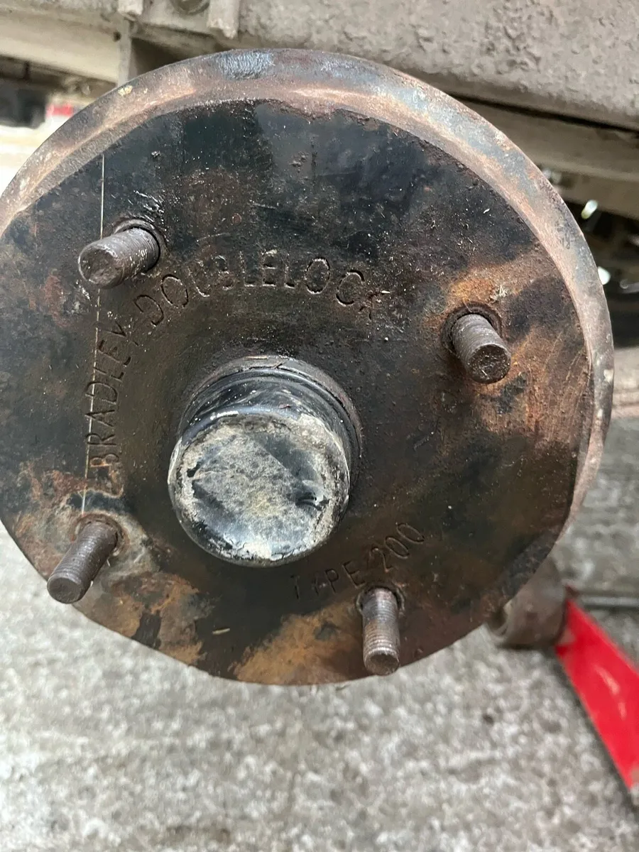 Wanted Bradley double lock  type 200 hub - Image 2
