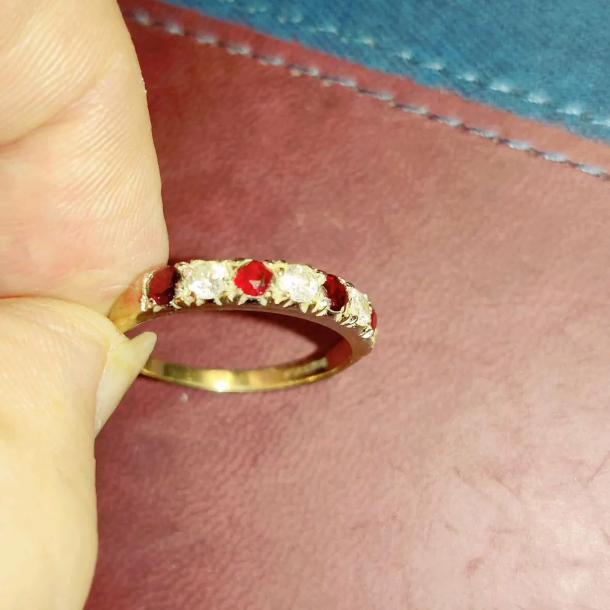 GARNET ETERNITY, 9CT Gold Vintage Dress Ring ! - Image 2