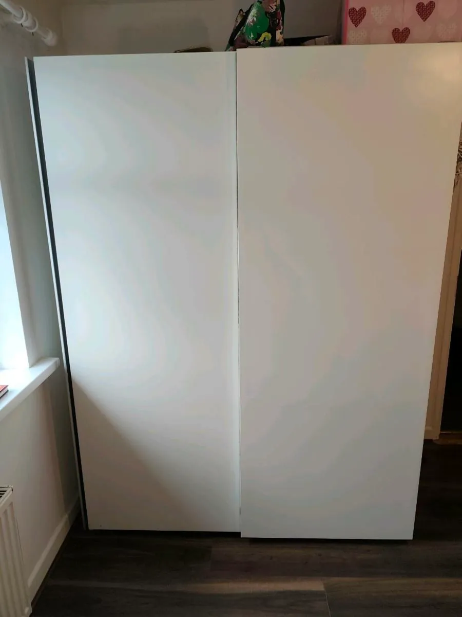 Double slidedrobed wardrobe - Image 3